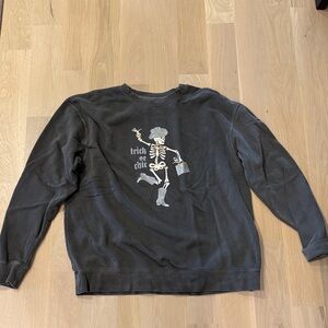 Trendy Black Skeleton Graphic Sweatshirt